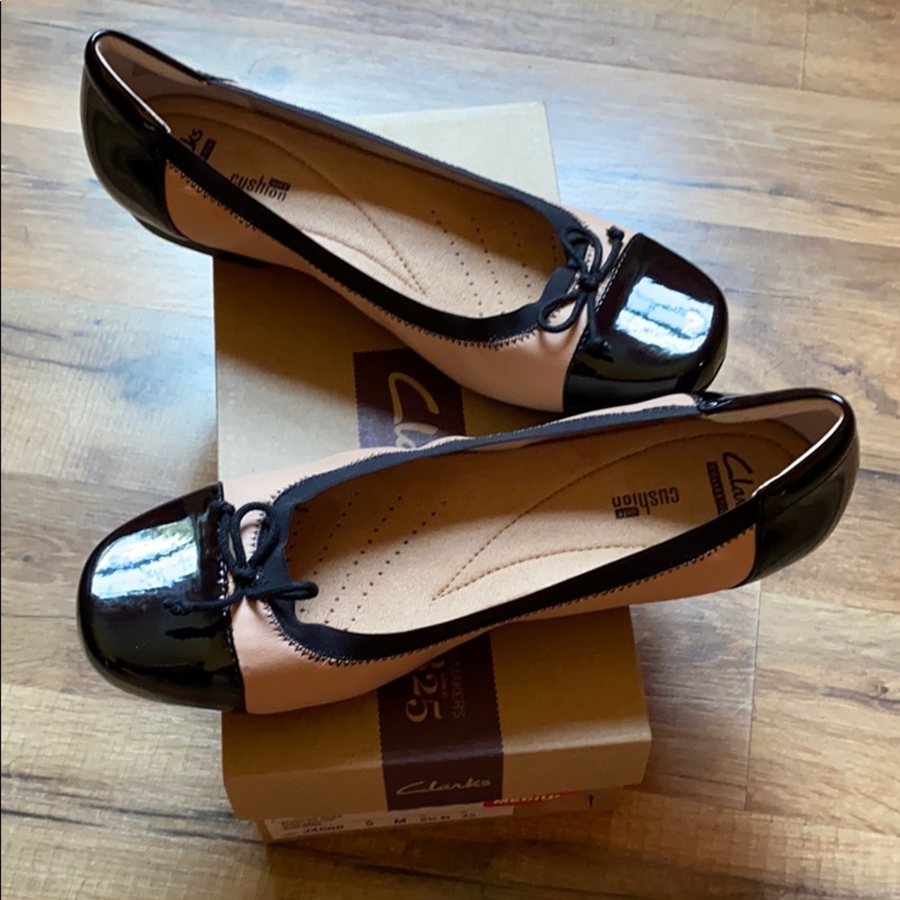 NWB. Women’s clarks flats . Size 9